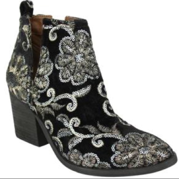 🍃💕HP NIB Naughty Monkey Velvet Ankle Bootie - Picture 3 of 8